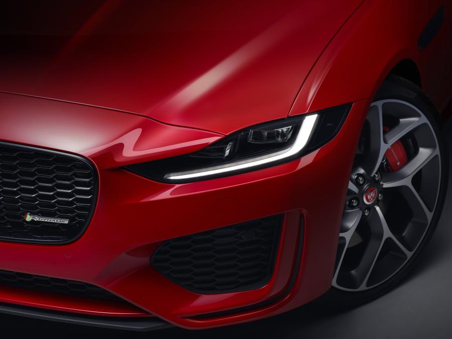 Детали экстерьера Jaguar XE P300 R-Dynamic 2019 года  (WW) (фото 10 из 51)
